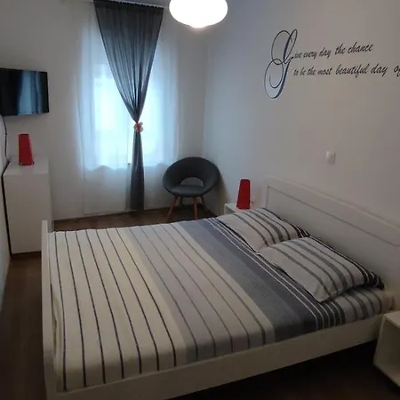 Dana Near Center With Free Parking Apartment